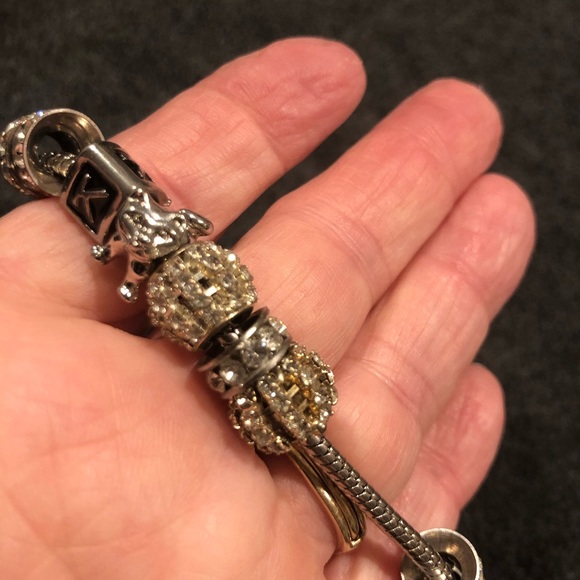 LADIES SLIDE CHARM BRACELET. LOTS OF CHARMS - Picture 7 of 8